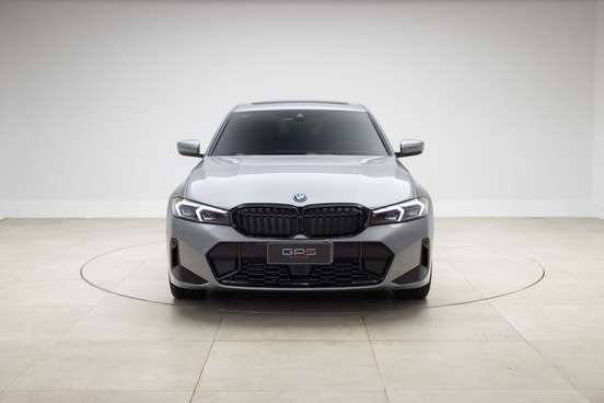 BMW-330e-2024
