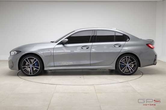 BMW-330e-2024