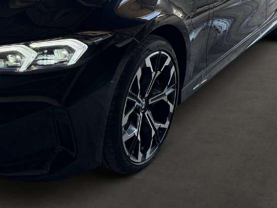 BMW-330e-2025