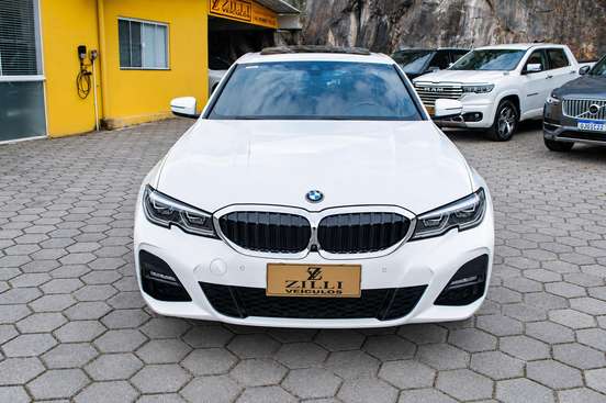 BMW-330e-2022