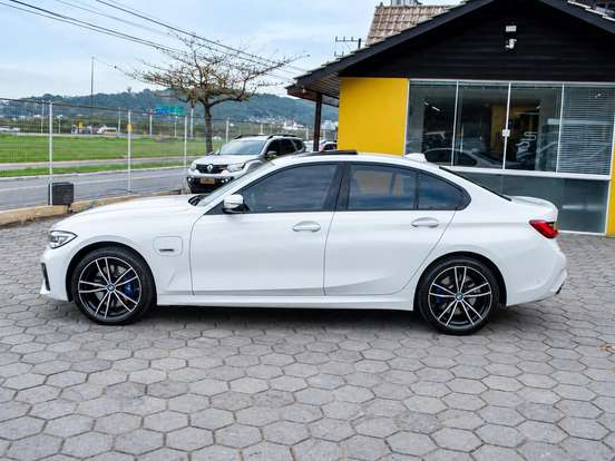 BMW-330e-2.0 16V TURBO HÍBRIDO M SPORT AUTOMÁTICO BMW-330e-2022