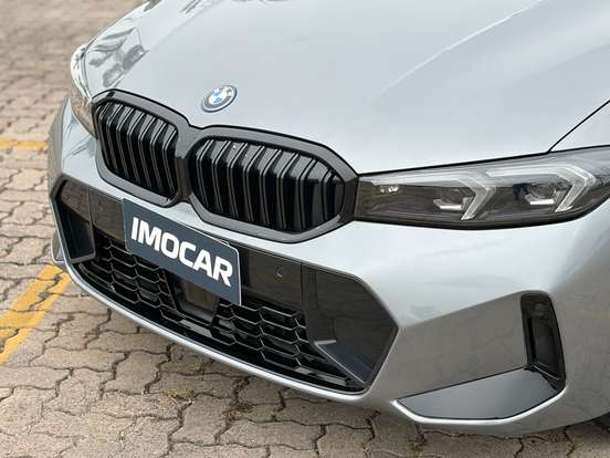 BMW-330e-2024