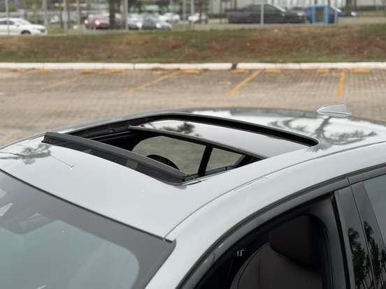 BMW-330e-2024