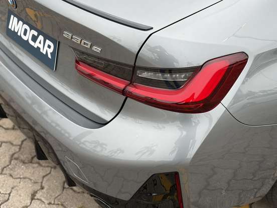 BMW-330e-2024