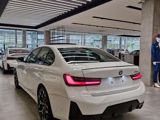 BMW-330e-2.0 16V TURBO HÍBRIDO M SPORT AUTOMÁTICO BMW-330e-2025