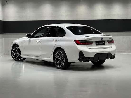 BMW-330e-2024