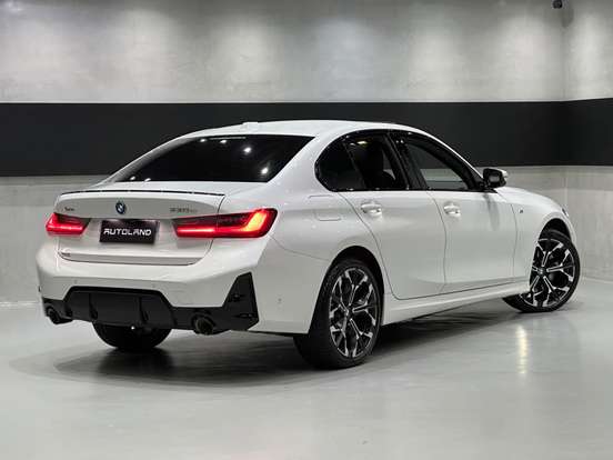 BMW-330e-2024