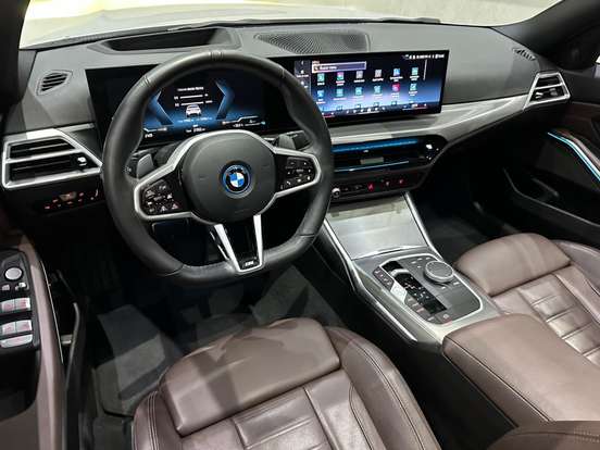 BMW-330e-2024