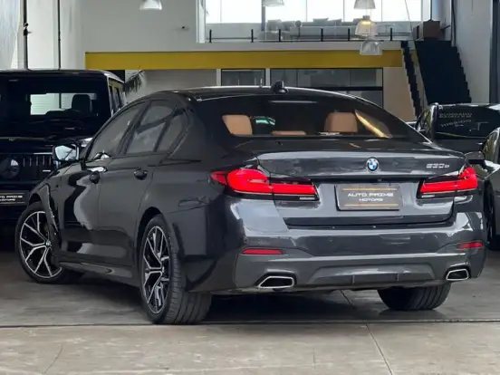 BMW-530e-2021