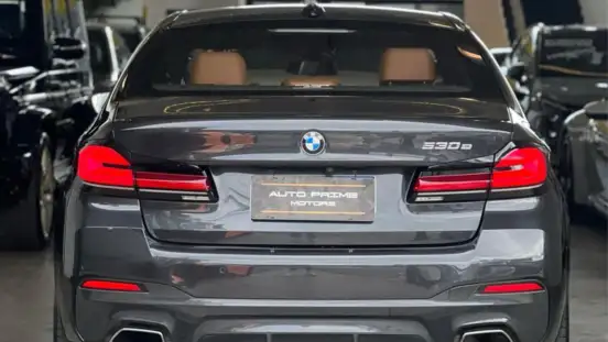 BMW-530e-2021