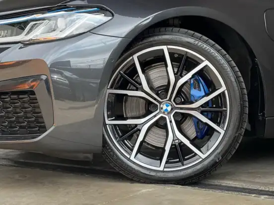 BMW-530e-2021