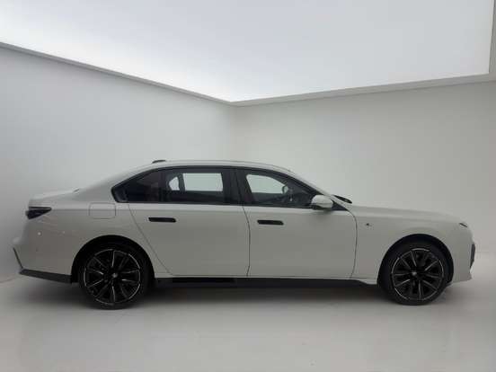 BMW-i7-2023