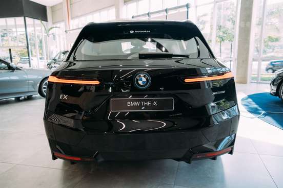 BMW-iX-2024