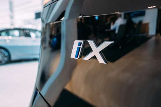 BMW-iX-2024