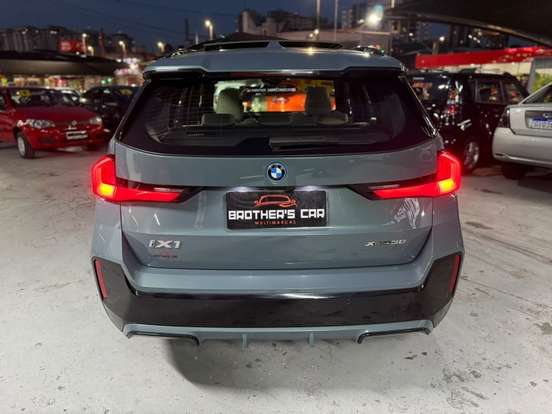 BMW-iX1-2023