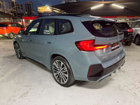 BMW-iX1-2023