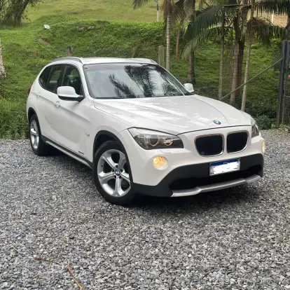 BMW-X1-2012