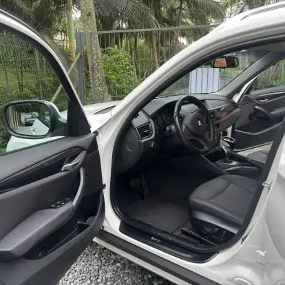 BMW-X1-2012