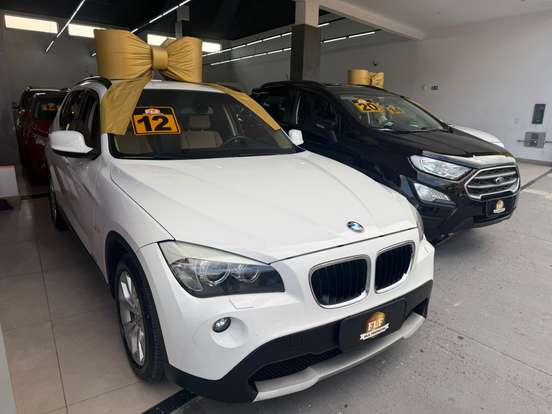 BMW-X1-2.0 18I S-DRIVE 4X2 16V GASOLINA 4P AUTOMÁTICO BMW-X1-2011