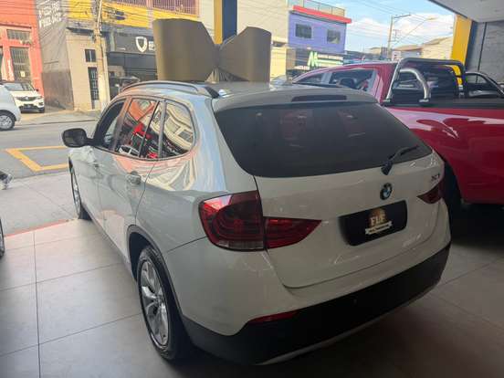 BMW-X1-2.0 18I S-DRIVE 4X2 16V GASOLINA 4P AUTOMÁTICO BMW-X1-2011