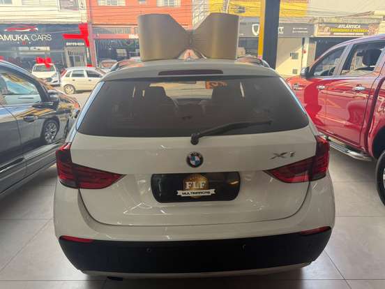 BMW-X1-2011