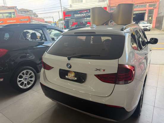 BMW-X1-2.0 18I S-DRIVE 4X2 16V GASOLINA 4P AUTOMÁTICO BMW-X1-2011