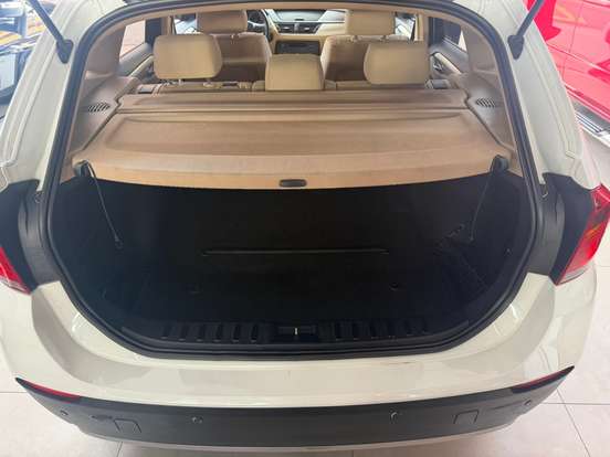 BMW-X1-2.0 18I S-DRIVE 4X2 16V GASOLINA 4P AUTOMÁTICO BMW-X1-2011