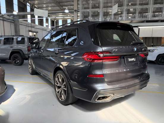 BMW-X7-2020