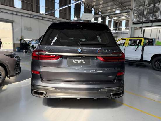 BMW-X7-2020