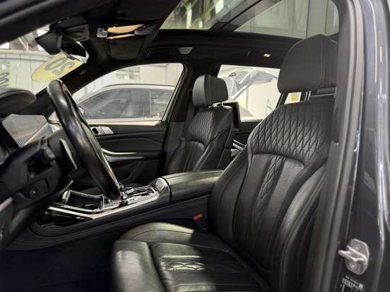 BMW-X7-2020