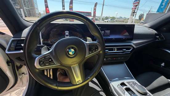 BMW-320i-2023