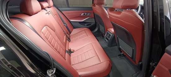 BMW-320i-2022