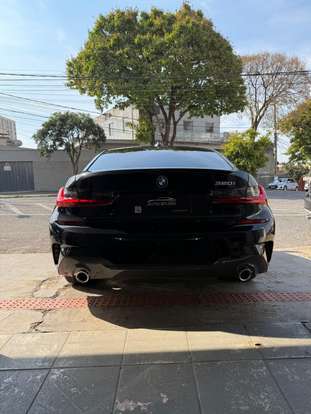 BMW-320i-2022