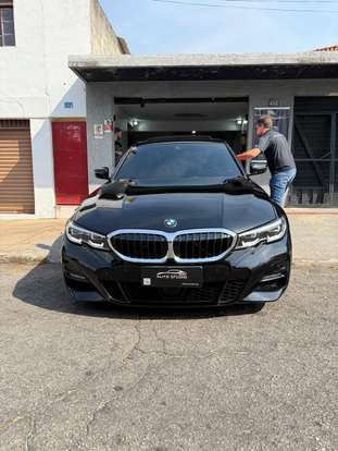 BMW-320i-2022