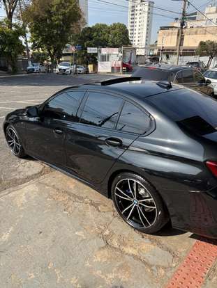 BMW-320i-2022