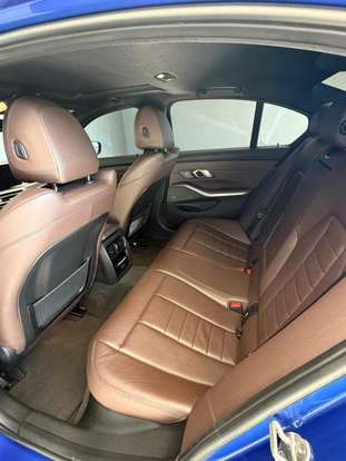 BMW-320i-2023