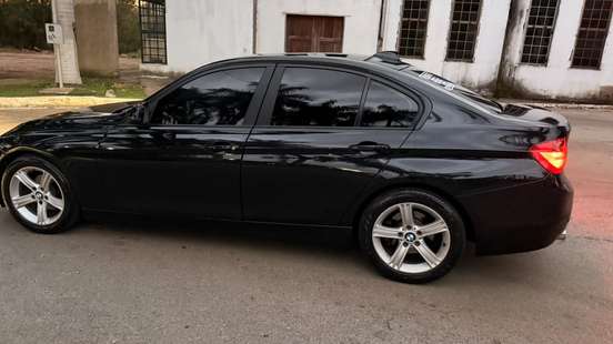 BMW-320i-2013