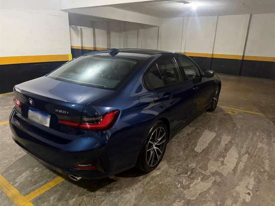BMW-320i-2020