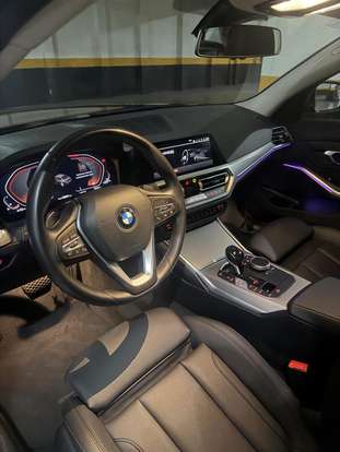 BMW-320i-2020