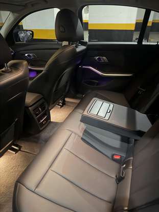 BMW-320i-2020