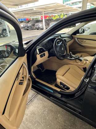 BMW-320i-2017