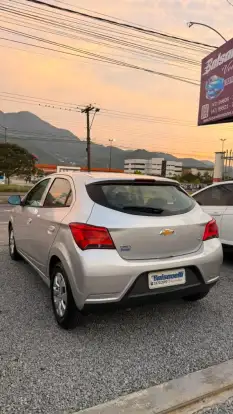 CHEVROLET-ONIX-2018