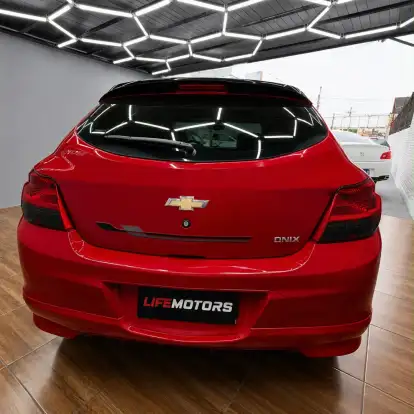 CHEVROLET-ONIX-2015