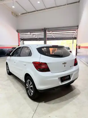 CHEVROLET-ONIX-2015