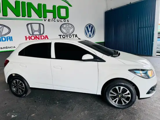CHEVROLET-ONIX-2015
