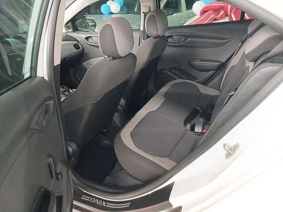 CHEVROLET-ONIX-2015