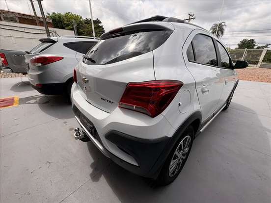 CHEVROLET-ONIX-2016