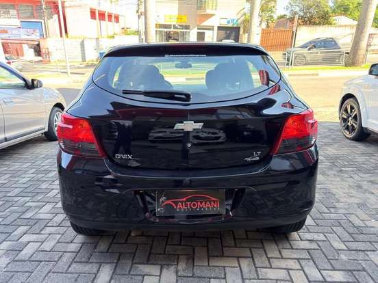 CHEVROLET-ONIX-2015
