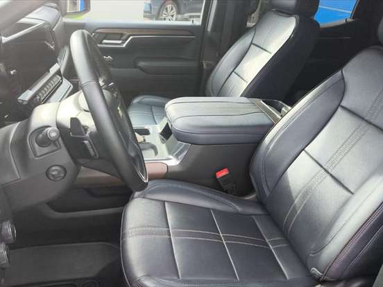 CHEVROLET-SILVERADO-5.3 V8 GASOLINA 1500 HIGH COUNTRY 4X4 AUTOMÁTICO CHEVROLET-SILVERADO-2023