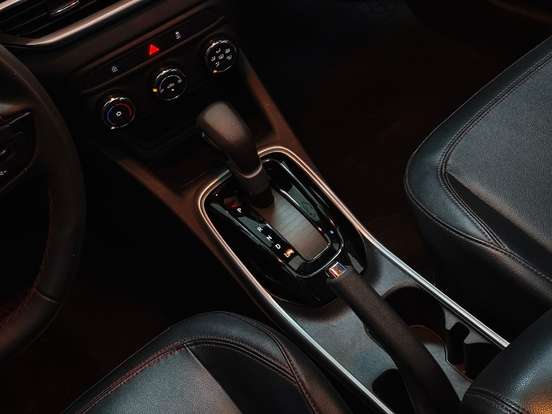 CHEVROLET-TRACKER-2023
